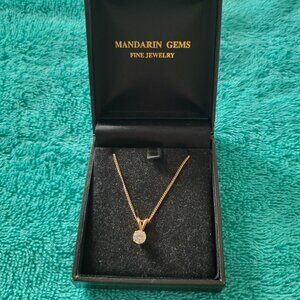 DIAMOND & 18K YELLOW GOLD NECKLACE, PENDANT & CHAIN